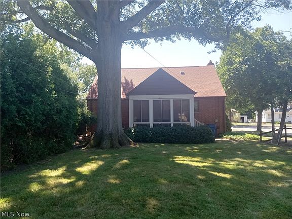3rd image of 5923 Clearview Dr