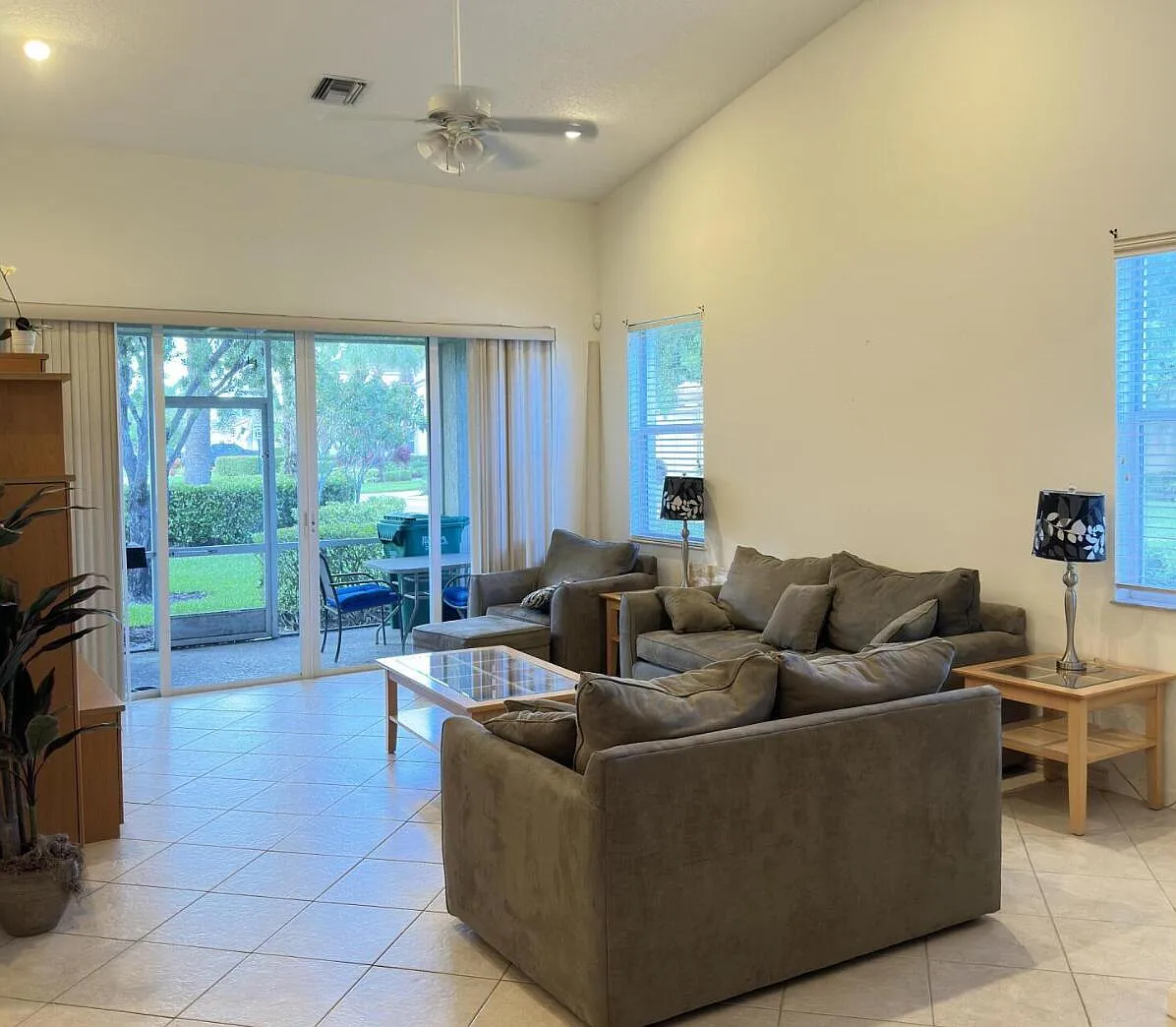 3 bed, 2.0 bath, 1577 sqft, $2,300 — Photo 4
