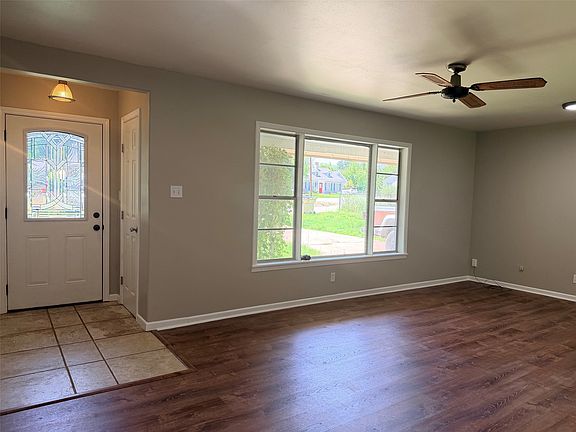 5th image of 504 N Elm St