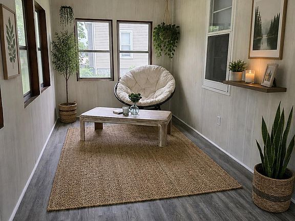 5th image of 307 6th Ave NE