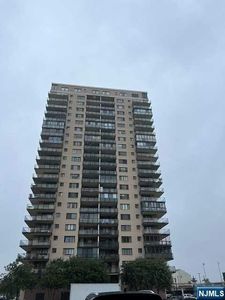 1203 River Rd APT 11A, Edgewater, NJ, 07020