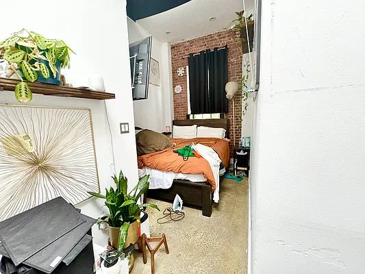 Rented by Pear NYC LLC | media 2