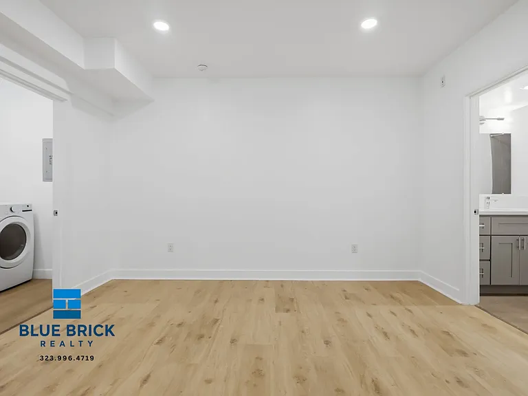 5312 Corteen Pl #26 — Photo 3