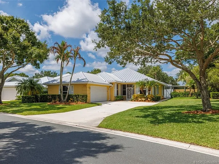 2198 SW Mayflower Dr — Photo 4