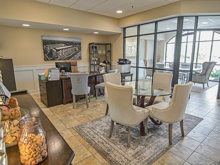 Grand View Luxury Apartments — Photo 23