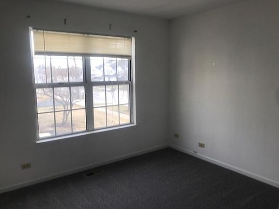 5th image of 688 Grosse Pointe Cir