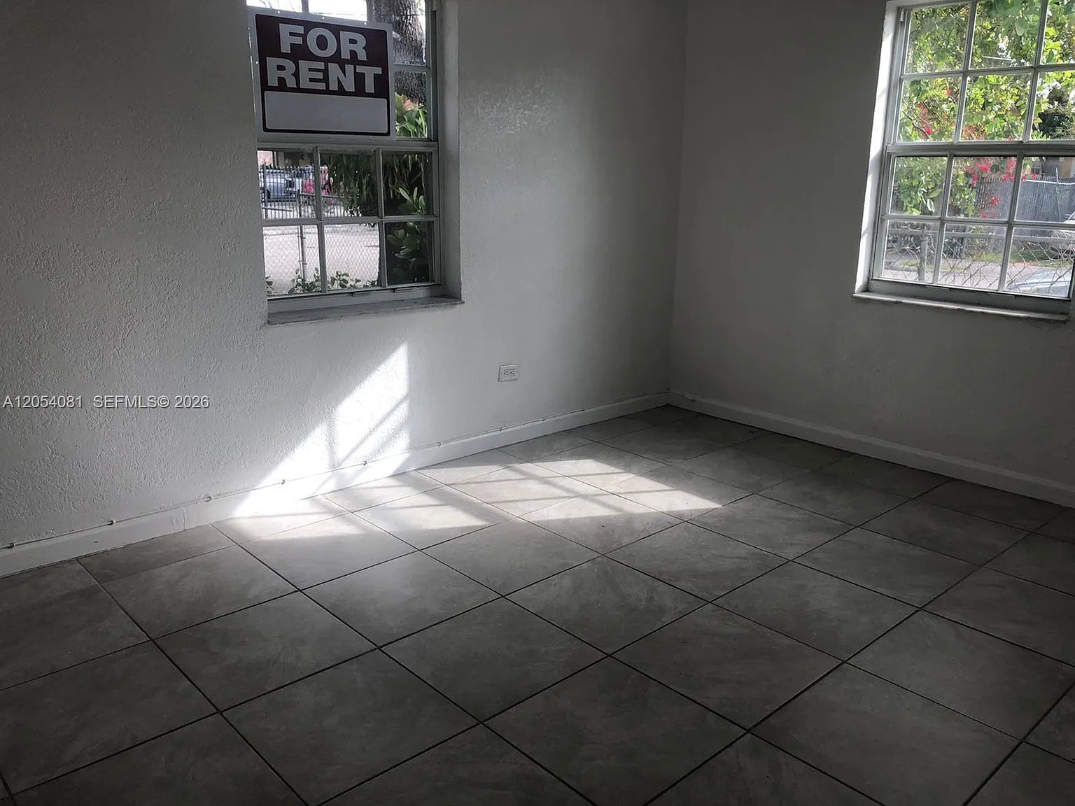 4 bed, 1.0 bath, 1225 sqft, $2,800 — Photo 4