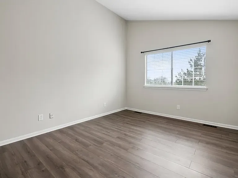 4 Ray Ct — Photo 10
