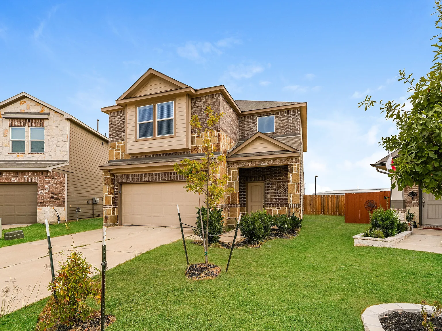 4 bed, 3.5 bath, 1900 sqft, $2,399 — Photo 2