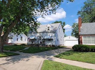 18 Central Dr, Decatur, IL 62526