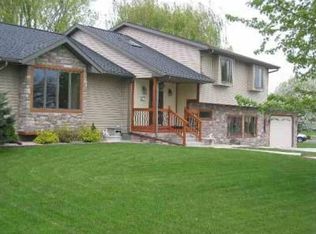 100 Sunset Cir, Columbus, WI 53925