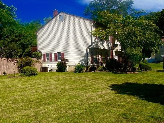 2nd image of 315 Oak Pl