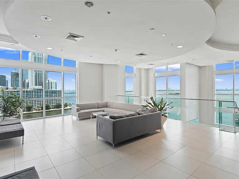 1900 N Bayshore Dr #715 — Photo 35