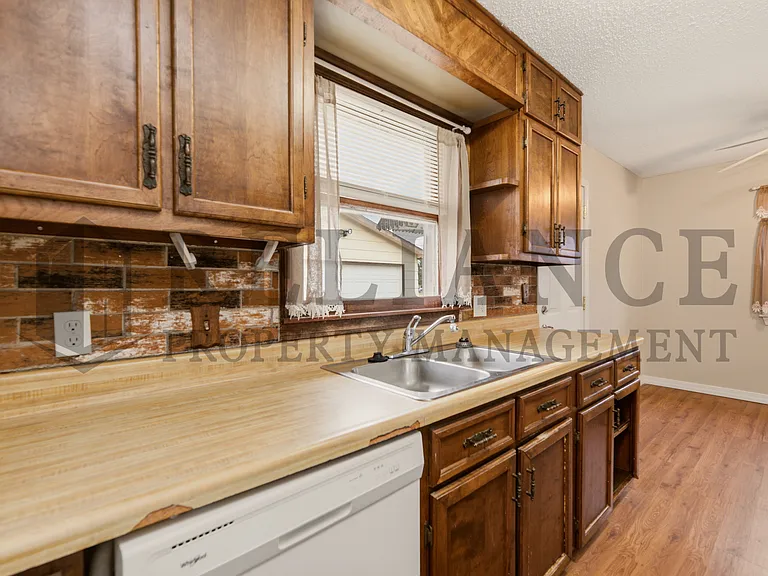 3349 S Vine St — Photo 22