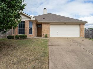 1172 Whispering Mdws, Crowley, TX 76036