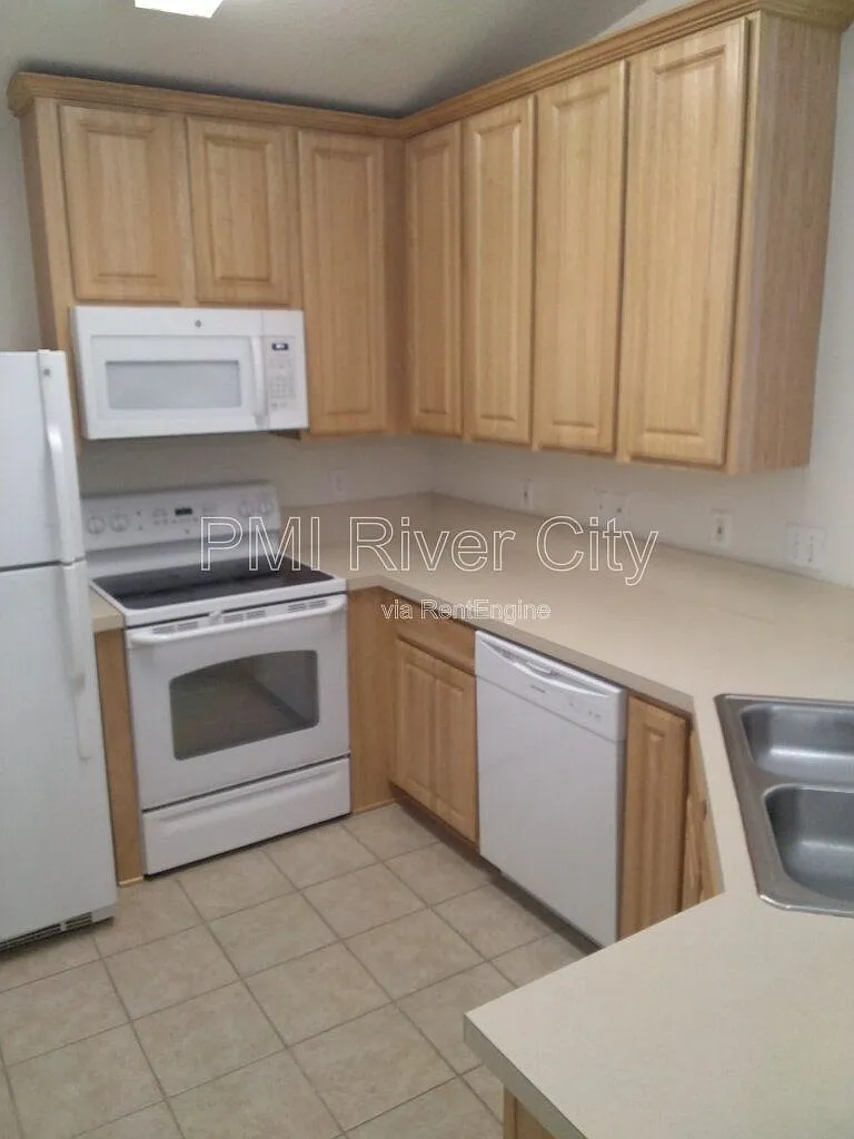 3 bed, 2.0 bath, 1500 sqft, $2,325 — Photo 3