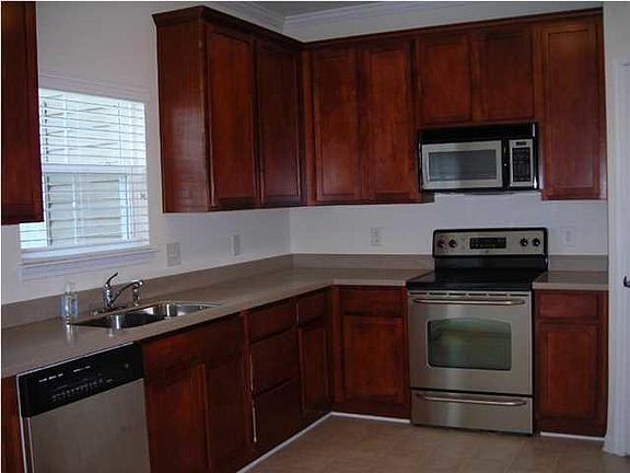 5th image of 110 Lamplighter Ln