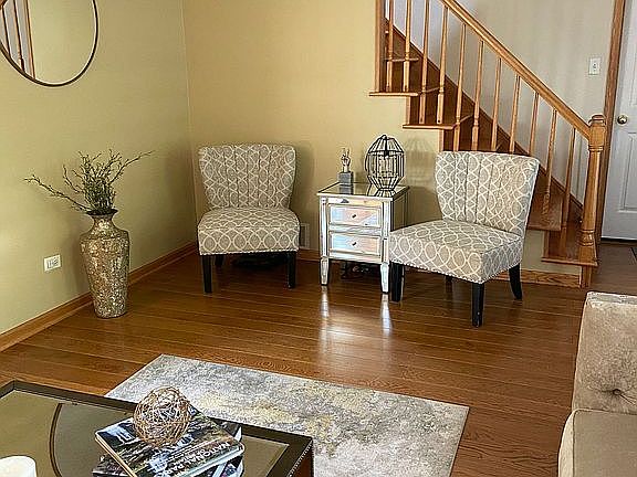 3rd image of 16019 Laurel Dr