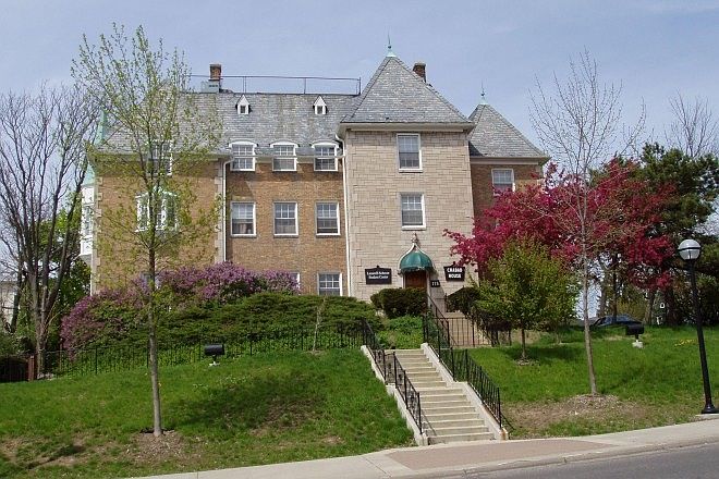 1st image of 715 Hill St