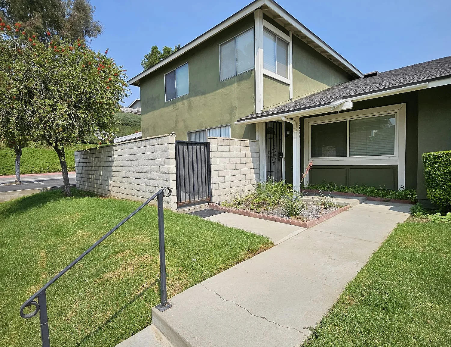 1327 E Fairgrove Ave — Photo 1