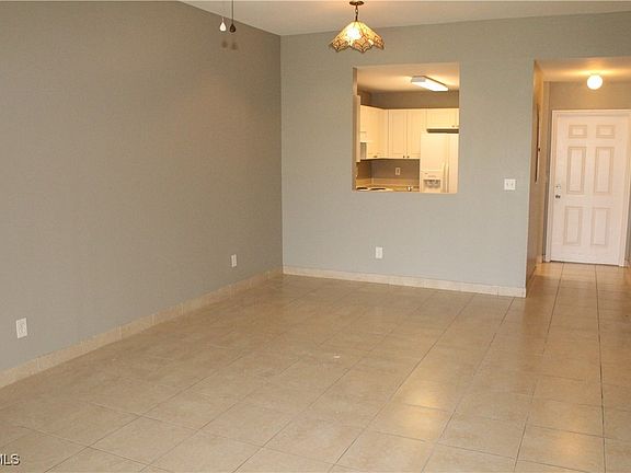 4th image of 703 SE 8th Ter