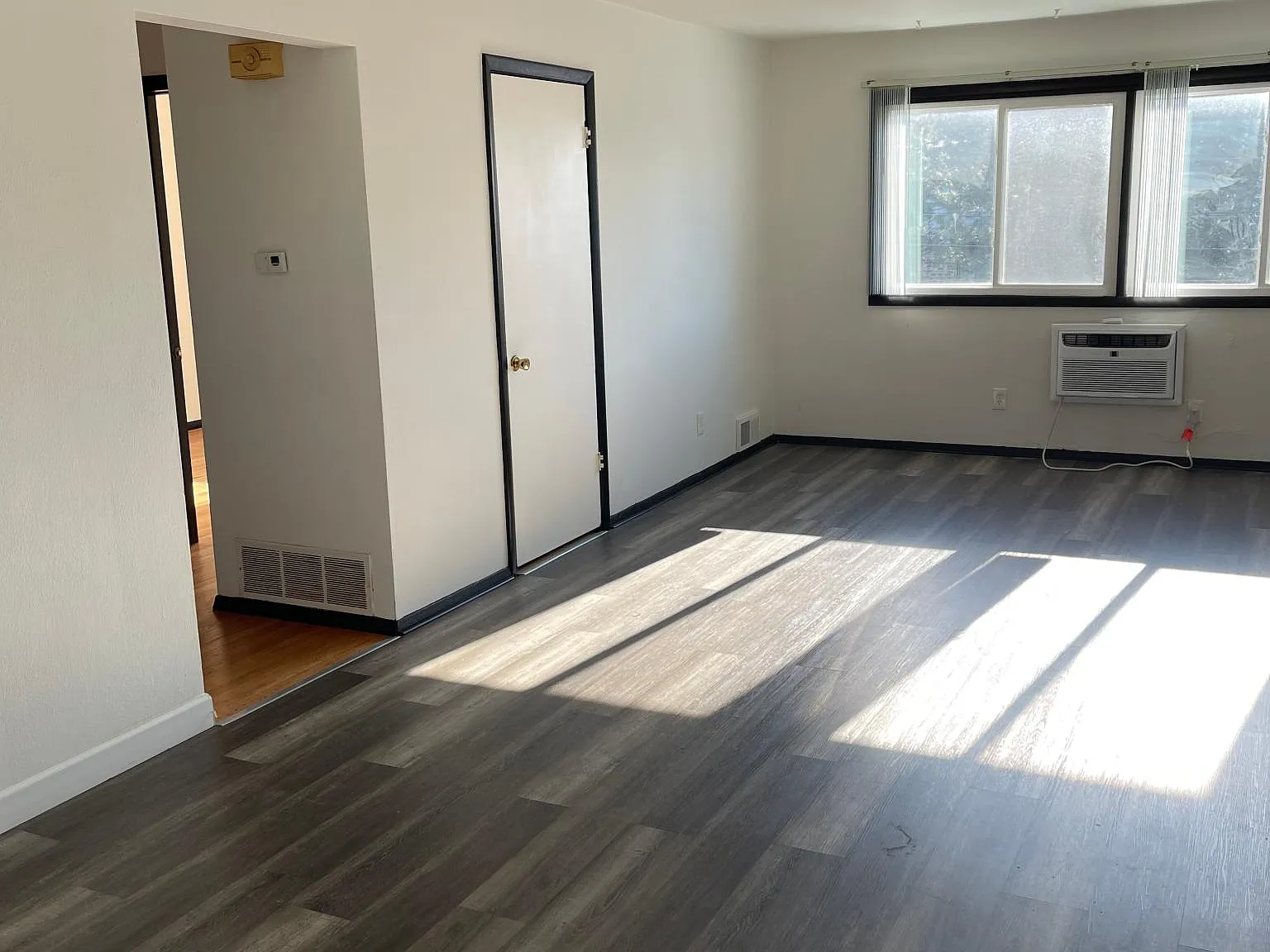 2 bed, 850 sqft, $1,350 — Photo 3