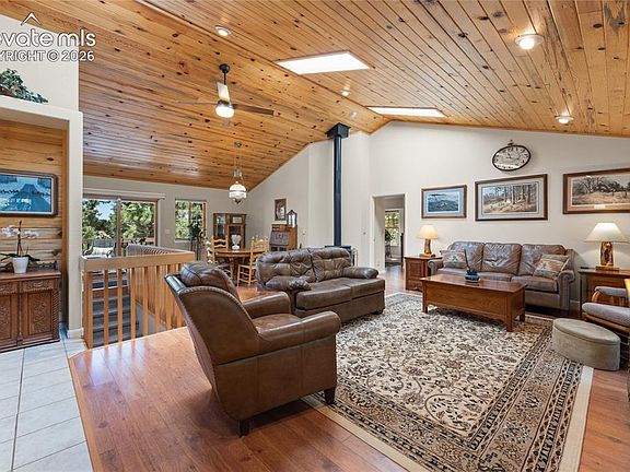 5th image of 657 Spring Valley Dr