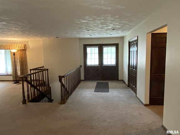 3rd image of 163 Oakwood Pl