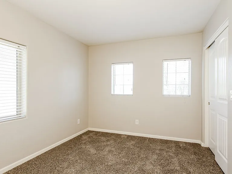 10320 W Devonshire Ave — Photo 10