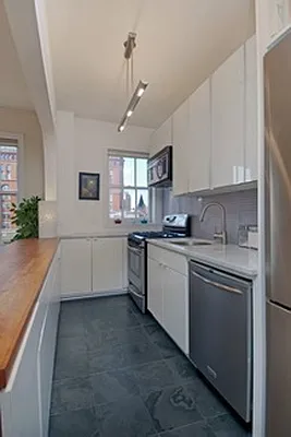 Sold by Brenda Victoria, LREB | media 6