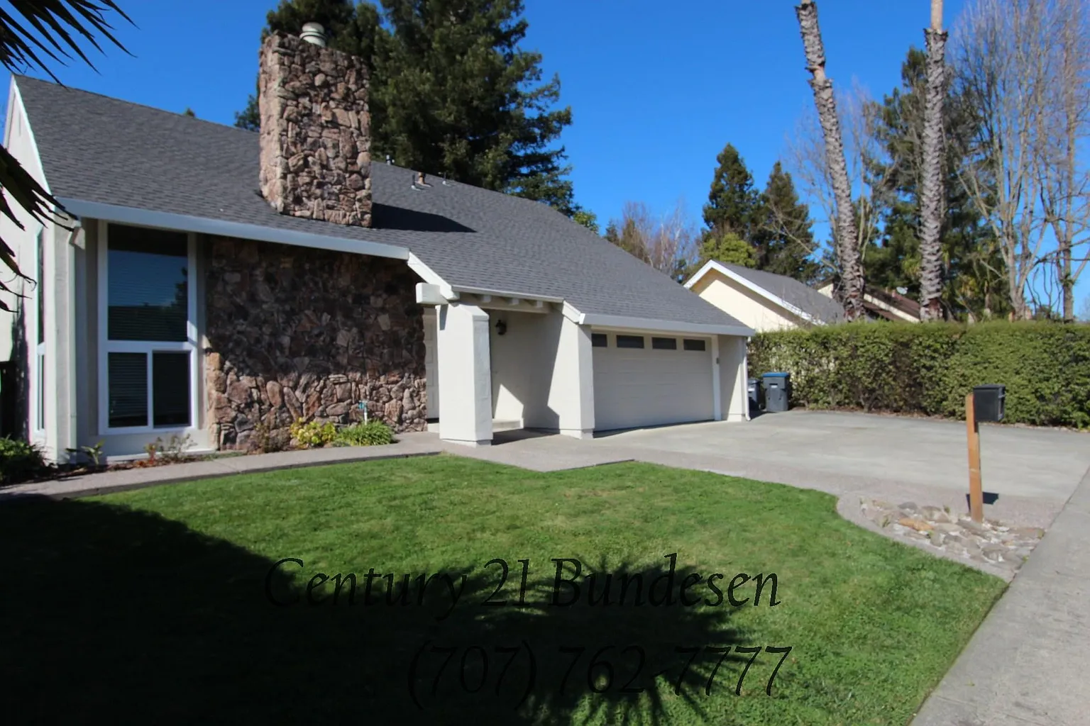 325 Bond Ave photo 1