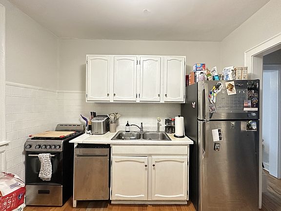 2nd image of 2131 W Giddings St #A3