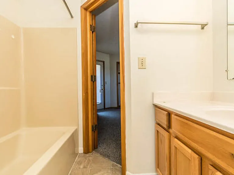 525 E Smith Ave — Photo 6