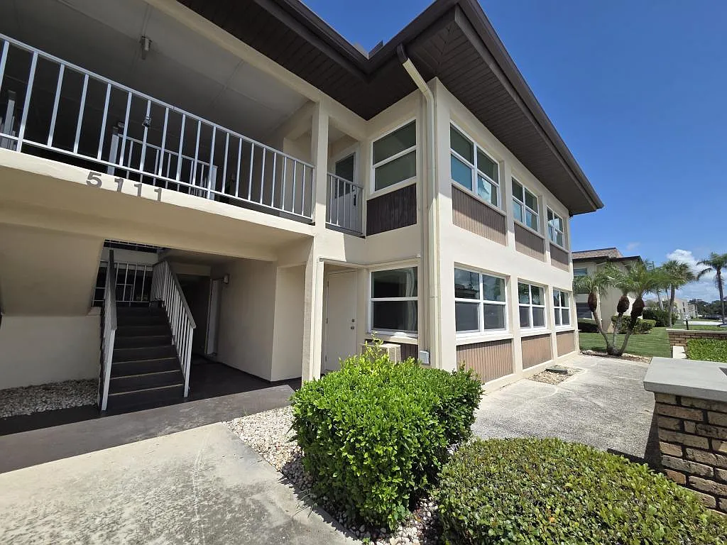 5111 Amulet Dr — Photo 2