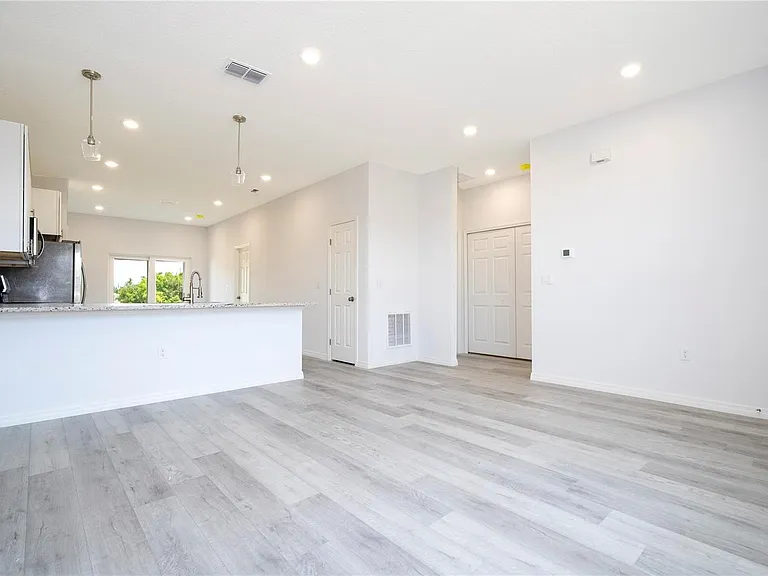 833 Colville Dr — Photo 27