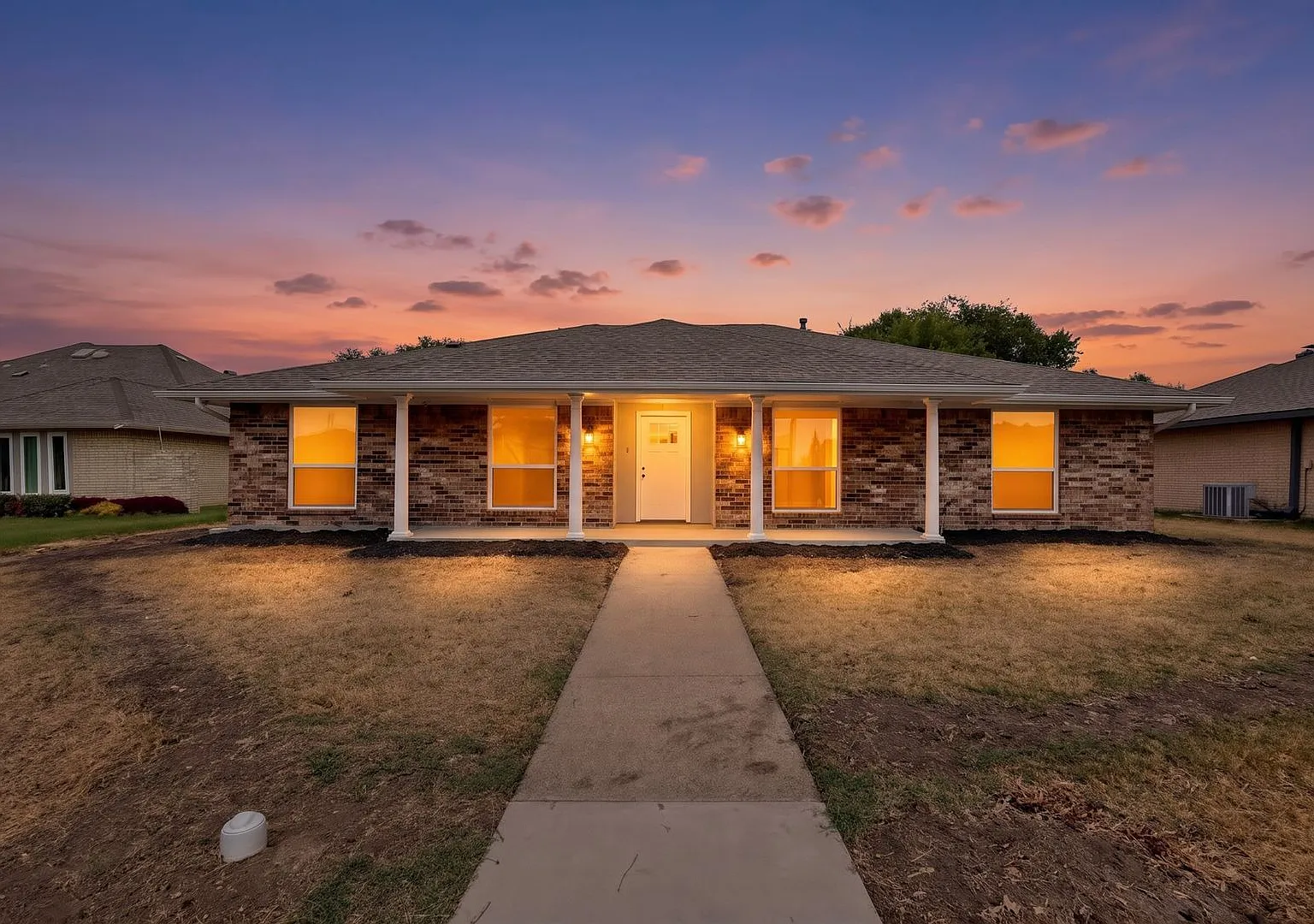 Carrollton Gem Ready to Be yours — Photo 1