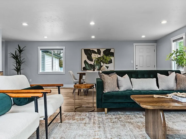 2043 S Leadville Ave — Photo 4