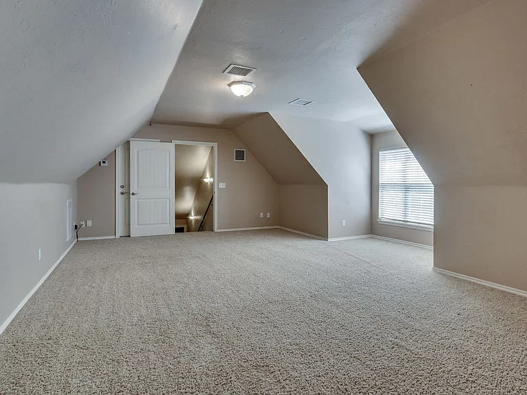 3341 Heritage Green Cir — Photo 59