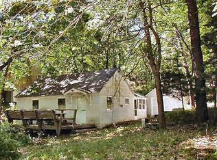 10 Indian Rd, Hampton Bays, NY 11946