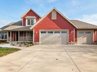 102 30th St, Milford, IA 51351