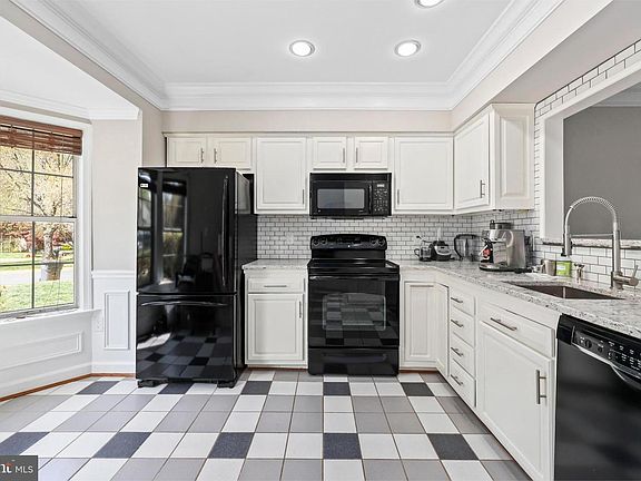 3rd image of 15767 Widewater Dr