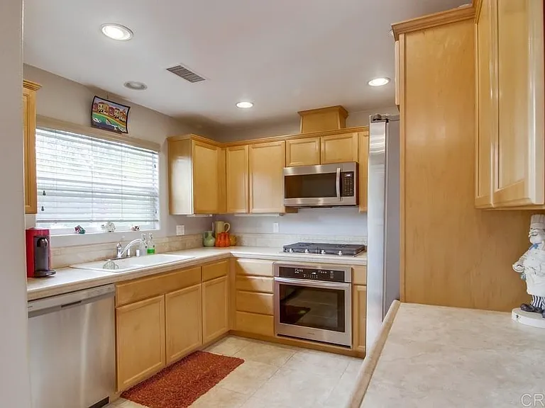 2921 E St #2 — Photo 14
