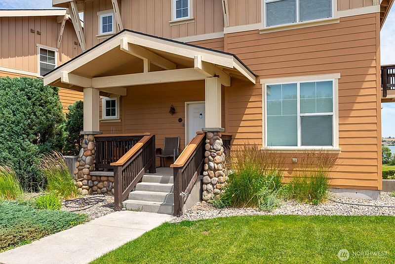 3rd image of 4395 Westshore Drive NE #802
