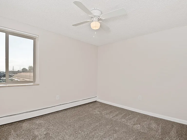 Candlelight Apartments — Photo 18