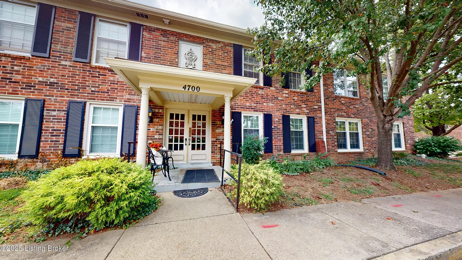 4700 Salisbury Sq APT 102 photo 1
