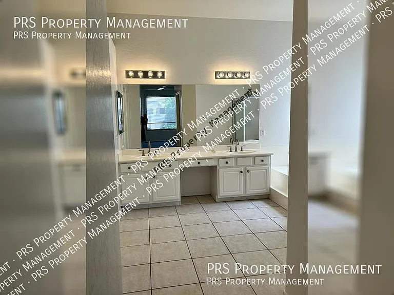 8003 W Clara Ln — Photo 33