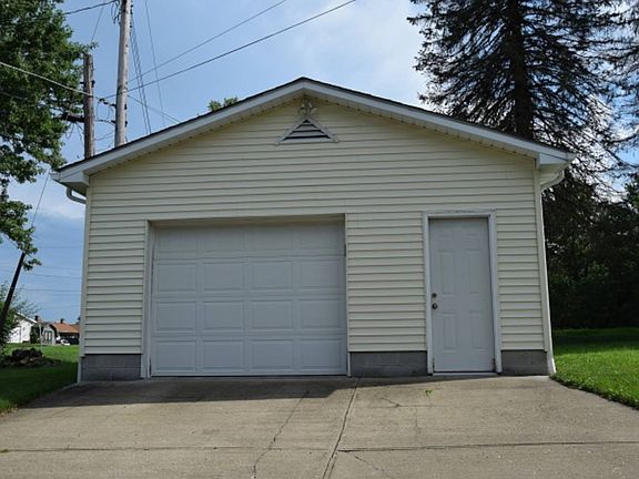 4th image of 316 Charleston St
