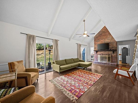 5th image of 254 Heathwood Dr