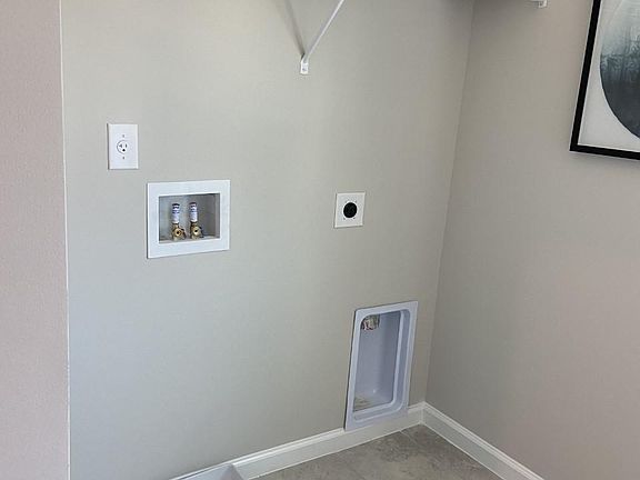 3rd image of 1328 Endicott Ct