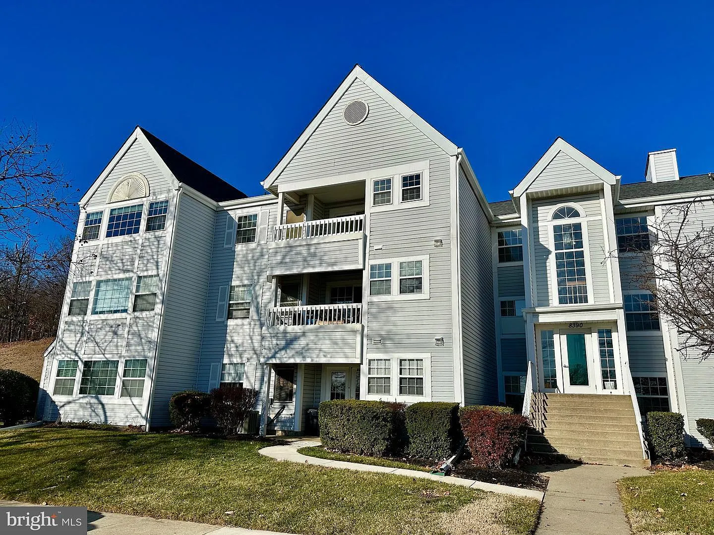 3 bed, 1209 sqft, $2,400 — Photo 1